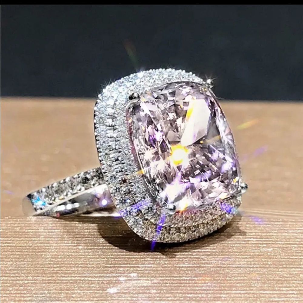 White Diamond Sterling Silver Ring Size 7